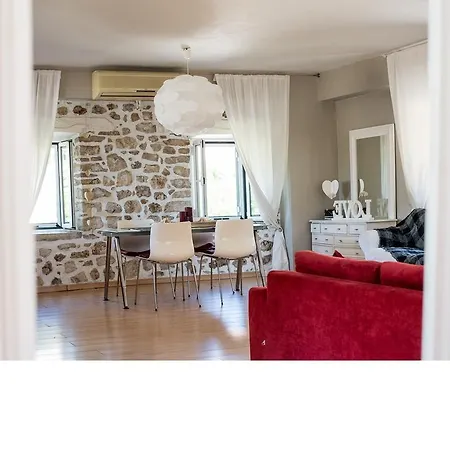 Palmyra Nydri (Lefkada)