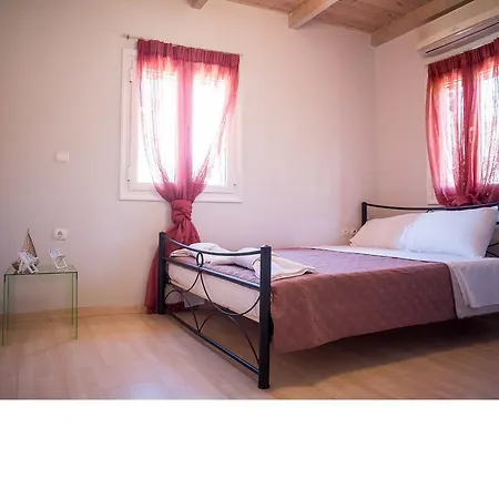 Palmyra Nydri (Lefkada)